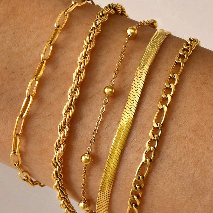 How to clean gold jewellery at home without damaging it